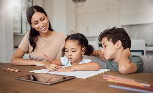 Bildung Mutti Und Hausaufgabenhilfe Tisch Schreiben Und Zeichnen Lehren Lernen — Stockfoto