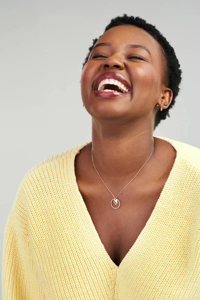 Sunshine Closeup Shot Beautiful Young Woman Standing Grey Background — Stock Photo, Image