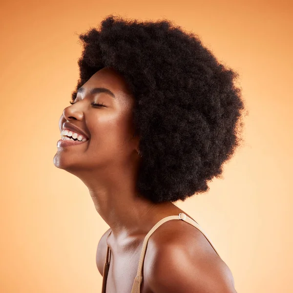 Schoonheid Zwarte Vrouw Lachende Wellness Huidverzorging Natuurlijke Make Esthetische Gloeiende — Stockfoto