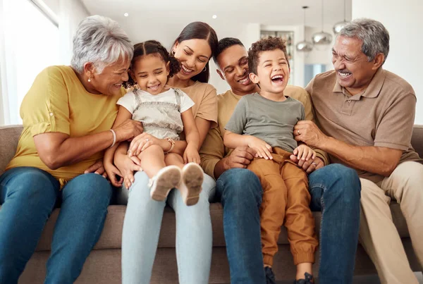 Feliz Grande Família Tempo Qualidade Ligação Crianças Pais Avós Juntos — Fotografia de Stock