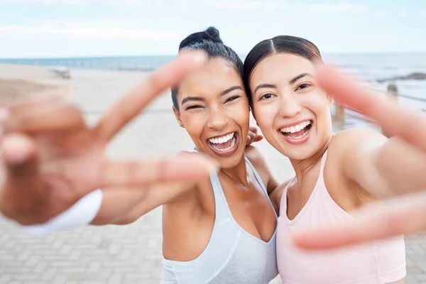 Běh Fitness Ženy Selfie Mírovou Rukou Znamení Moře Wellness Zdravý — Stock fotografie