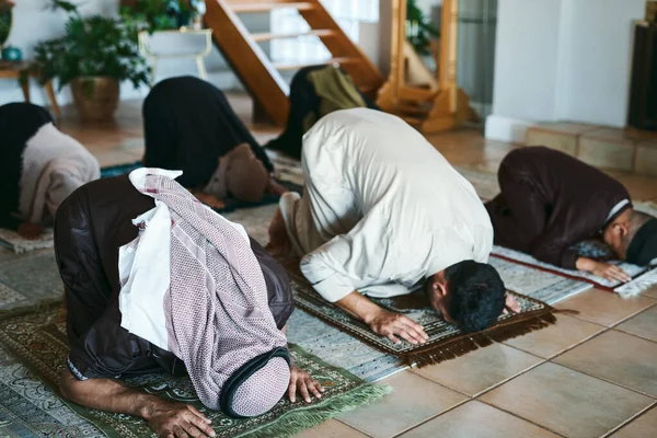 Köszönetet Mondani Mindenért Amink Van Muszlim Családtagok Egy Csoportja Együtt — Stock Fotó