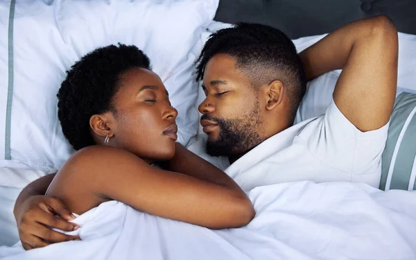 Lifes Too Short Spend Alone Happy Young Couple Sleeping Bed — Stock Photo, Image