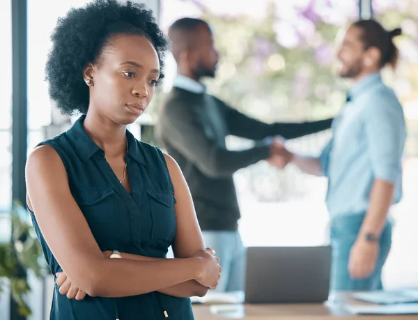 Mulher Negra Pensamento Corporativo Triste Fracasso Promoção Carreira Declínio Cargo — Fotografia de Stock