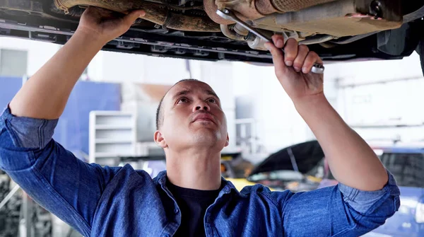 Mekaniker Ingenjör Och Bil Med Man Jobbet Ett Garage Eller — Stockfoto