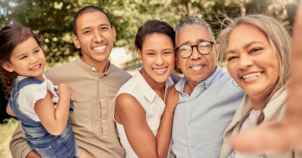 Selfie Porträt Und Große Familie Mit Lächeln Park Für Liebe — Stockfoto