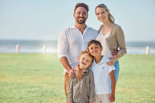 Cestování Šťastná Rodina Plážový Portrét Dovolené Floridě Relaxovat Sblížení Venku — Stock fotografie
