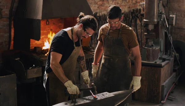 Nothing Impossible Our Workshop Two Metal Workers Working Together Workshop — Stock Photo, Image