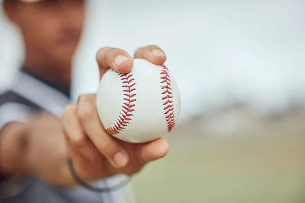 Baseball Mani Uomo Sportivo Con Palla Gioco Esercizio Allenamento Competizione — Foto Stock