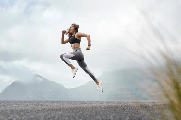 Har Alla Drömmar Jag Springer Mot Min Sportig Ung Kvinna — Stockfoto