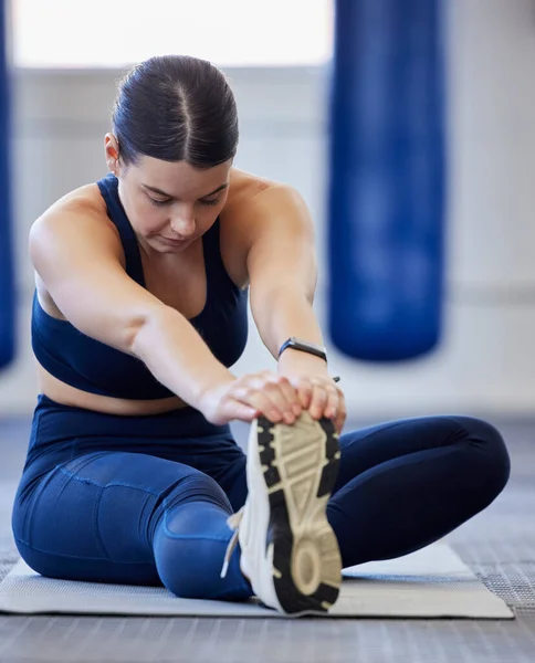 Alongamento Pernas Treinamento Mulher Para Fitness Saúde Corporal Exercício Chão — Fotografia de Stock