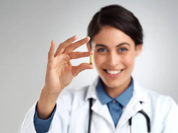 Mesmo Uma Boa Dose Saúde Com Isso Estúdio Jovem Médico — Fotografia de Stock