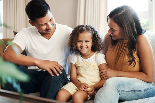 Estamos Ansiosos Para Fins Semana Como Uma Família Casal Feliz — Fotografia de Stock