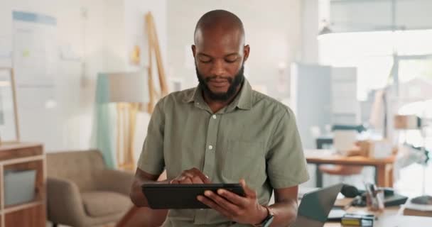 Мбаппе Офисный Деловой Чернокожий Человек Цифровым Маркетингом Управлением Активами Компании — стоковое видео