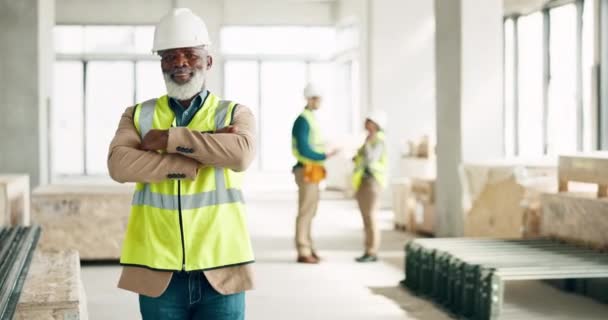 Senior Black Man Architect Business Construction Crossed Arms Building Industry — Stock Video