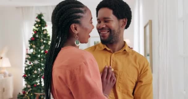 Amour Noël Couple Pointant Vers Fenêtre Les Gens Regardent Apprécient — Video