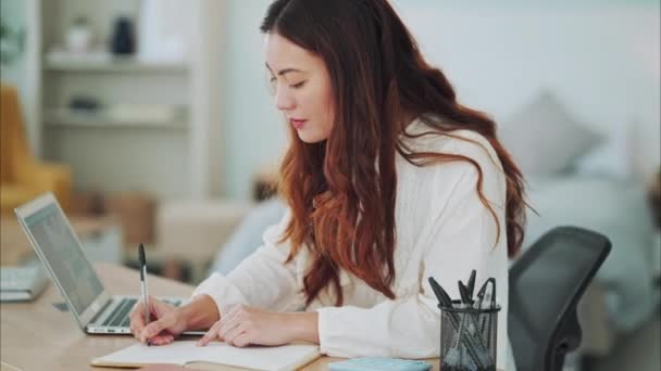 Escribir Notas Oficina Casa Mujer Freelancer Estudiante Universitaria Trabajo Del — Vídeo de stock