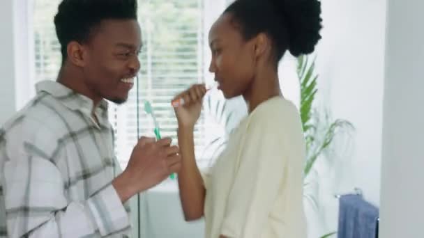 Dance Fun Love Black Couple Bathroom Singing Playing Oral Hygiene — Stock Video