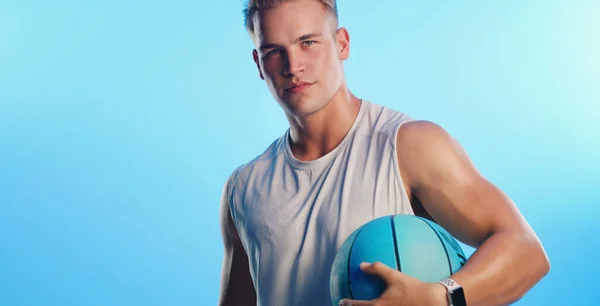 Veré Cancha Retrato Estudio Joven Jugador Baloncesto Que Posa Con — Foto de Stock