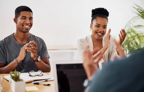 Uitzonderlijk Werk Heeft Het Applaus Nodig Een Groep Ondernemers Applaudisseert — Stockfoto