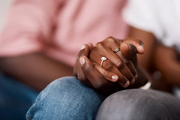 Vertrouw Volledig Een Onherkenbaar Paar Dat Elkaars Hand Vasthoudt Terwijl — Stockfoto