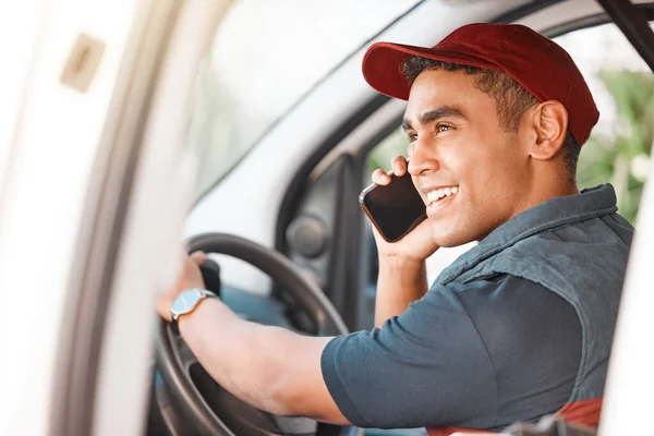 Telefonsamtal Leverans Och Kurir Som Talar Mobil Arbetar Och Kör — Stockfoto