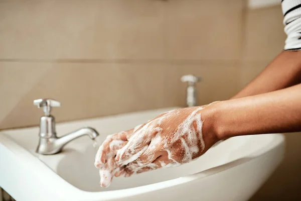 Esfrega Até Estarem Limpos Uma Mulher Lavando Mãos Com Sabão — Fotografia de Stock