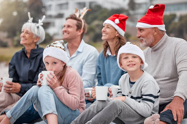 Feliz Grande Família Relaxar Para Férias Natal Ligação Tempo Qualidade — Fotografia de Stock