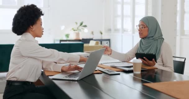 Diversidad Productividad Colaboración Mujer Negocios Lugar Trabajo Que Trabaja Computadora — Vídeos de Stock