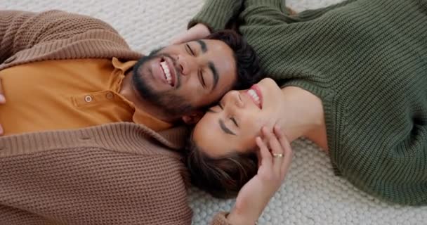 Pohled Shora Láska Pár Jsou Spolu Šťastní Usmívají Nebo Relaxují — Stock video