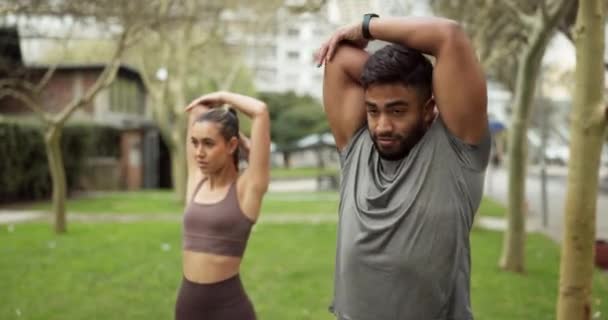 Paar City Und Stretching Armgymnastik Workout Und Körperaufwärmen Park Wellness — Stockvideo