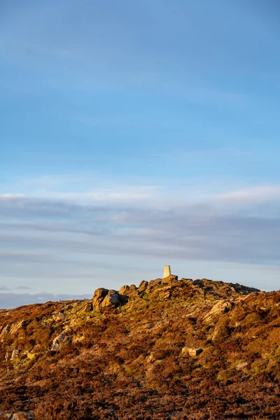 Punkt Trygonometrii Szczycie Karaluchów Zachodzie Słońca Staffordshire Peak District National — Zdjęcie stockowe