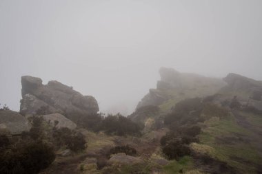 Staffordshire, Peak District Ulusal Parkı 'nda gün doğumunda The Hamamböcekleri' nde sıcaklık değişimi..