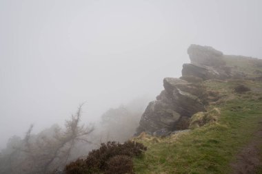 Staffordshire, Peak District Ulusal Parkı 'nda gün doğumunda The Hamamböcekleri' nde sıcaklık değişimi..