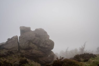 Staffordshire, Peak District Ulusal Parkı 'nda gün doğumunda The Hamamböcekleri' nde sıcaklık değişimi..