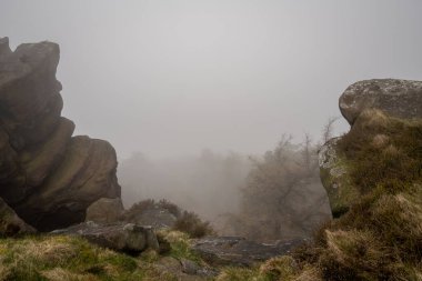Staffordshire, Peak District Ulusal Parkı 'nda gün doğumunda The Hamamböcekleri' nde sıcaklık değişimi..