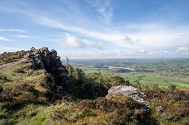 The Roaches, Staffordshire 'dan panoramik manzara İngiltere' nin Peak District Ulusal Parkı 'nda gün doğumunda..