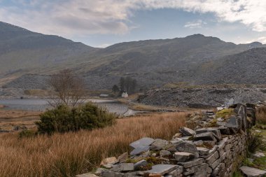 Gwynedd, Galler 'deki Blaenau Ffestiniog' da terk edilmiş Cwmorthin Terrace ve Rhosydd taş ocağı.