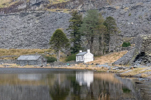 Gwynedd, Galler 'deki Blaenau Ffestiniog' da terk edilmiş Cwmorthin Terrace ve Rhosydd taş ocağı.