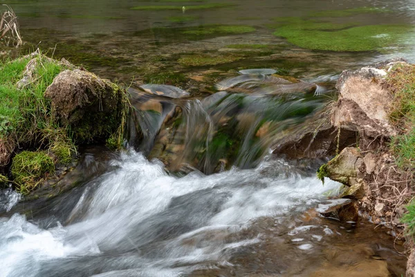 Поток Воды Водопады Каскадов Реке Lathkill Lathkill Дейл Пик Дистрикт — стоковое фото