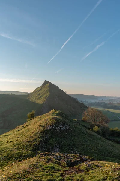 Parkhouse Hill 'de gün doğumu ve Chrome Hill, Derbyshire, Peak District Ulusal Parkı.