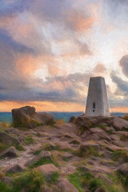 Hamamböceklerinin tepesindeki trigonometri noktasının dijital tablosu. Gün batımında Peak District Ulusal Parkı 'nda..