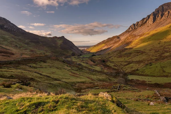 Panoramiczne Widoki Llyn Dywarchen Snowdon Garn Zimą Parku Narodowym Snowdonia — Zdjęcie stockowe