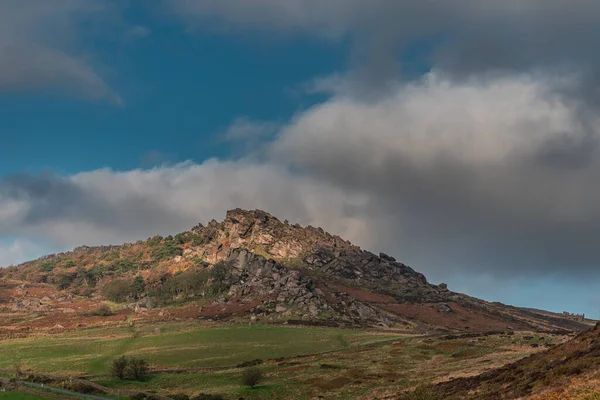 Sol Outonal Ilumina Urze Rochas Nas Baratas Peak District National — Fotografia de Stock