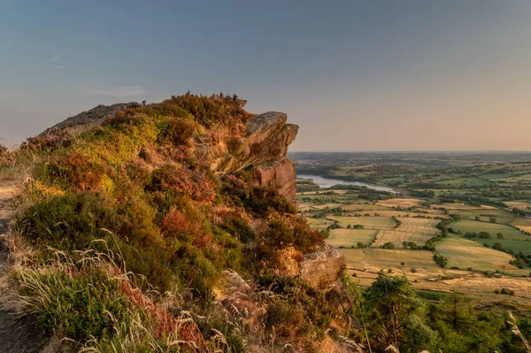 英国山顶地区国家公园落日时分 斯塔福德郡蟑螂的全景 — 图库照片