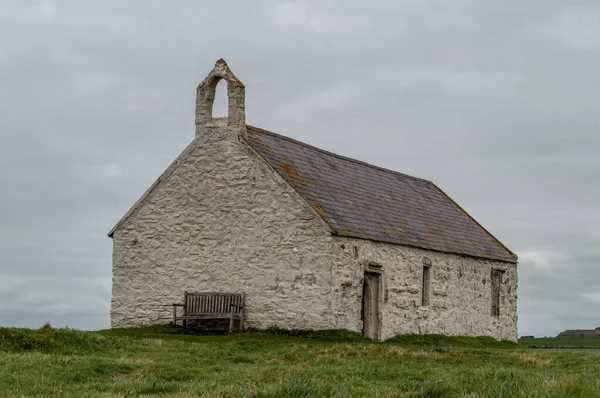 Yüzyıl Cwyfan Kilisesi Anglesey Deki Küçük Gelgit Adası Cribinauon — Stok fotoğraf