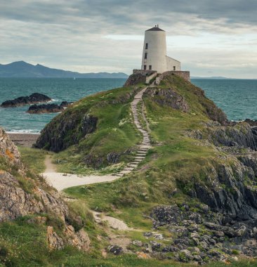Llanddwyn Adası Deniz feneri, Twr Mawr Anglesey, Kuzey Galler 'deki Ynys Llanddwyn' de..