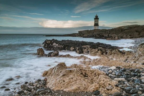 Lunga Esposizione Del Faro Trwyn Penmon Point Anglesey Galles Del — Foto Stock