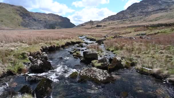 Tributaire Llyn Cwmorthin Carrière Abandonnée Ardoise Cwmorthin Blaenau Ffestiniog Snowdonia — Video