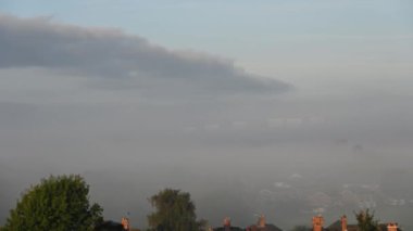Stoke on Trent Skyline zaman çizelgesi siste belirdi. Eylül 2021.